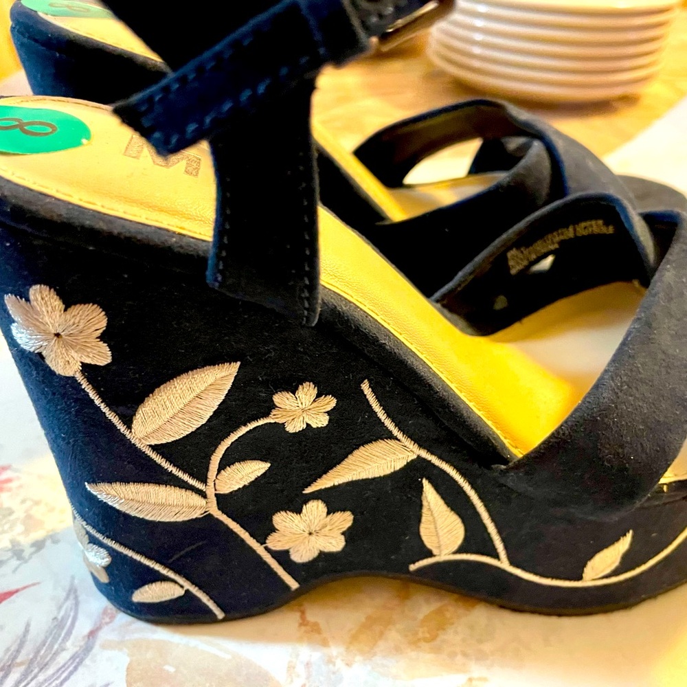 NAVY BLUE SUEDE EMBROIDERED PLATFORM SHOES W TIE BUCKLE 3”PLATFORMS N 5” HEELS